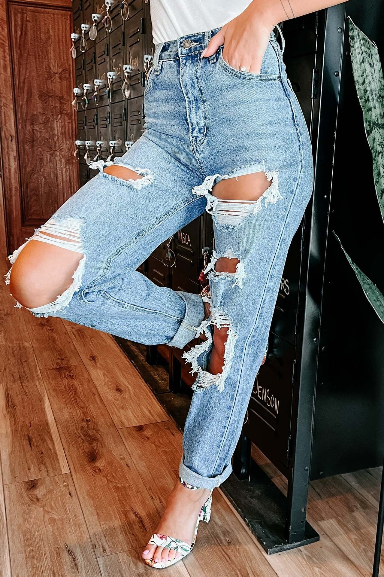 Women's Hight Waist Ripped Denim Pants.